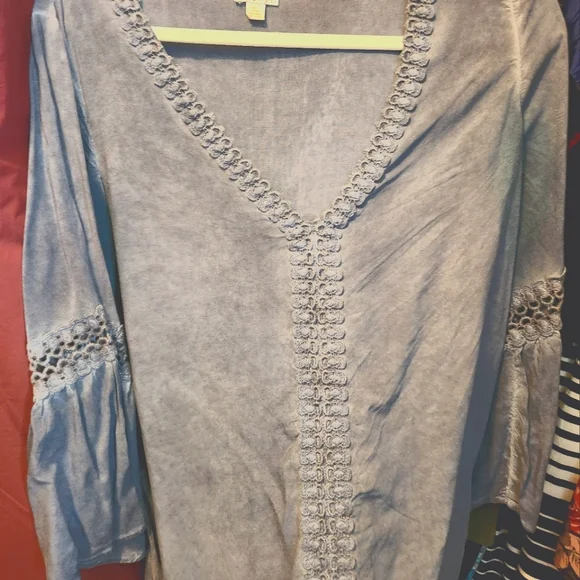 Top - Picture 2 of 3